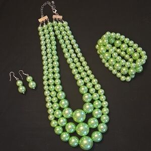 NWOT Stunning Light Green Faux Pearl Jewelry Set